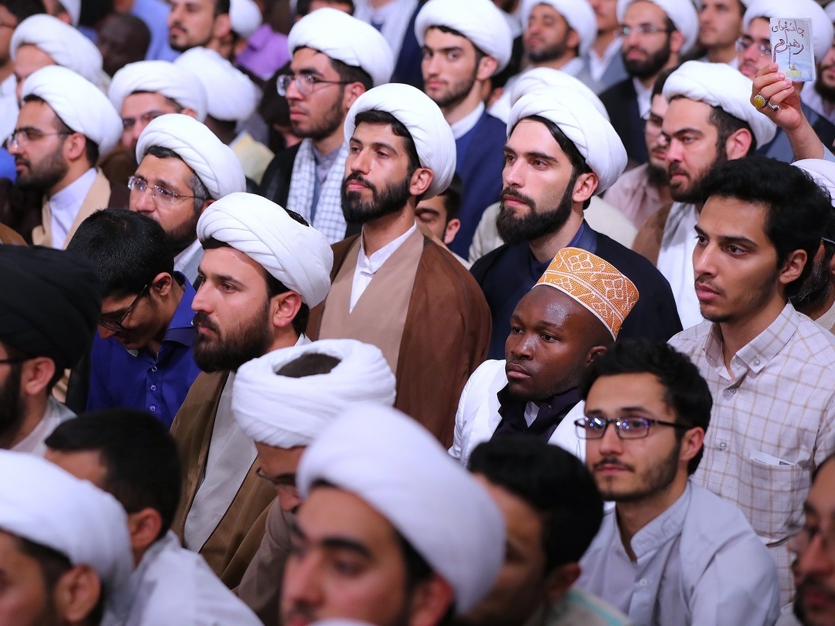 لزوم تقویت جنبه های گفتمانی و اقناع بخشی در زمینه تبلیغ دین