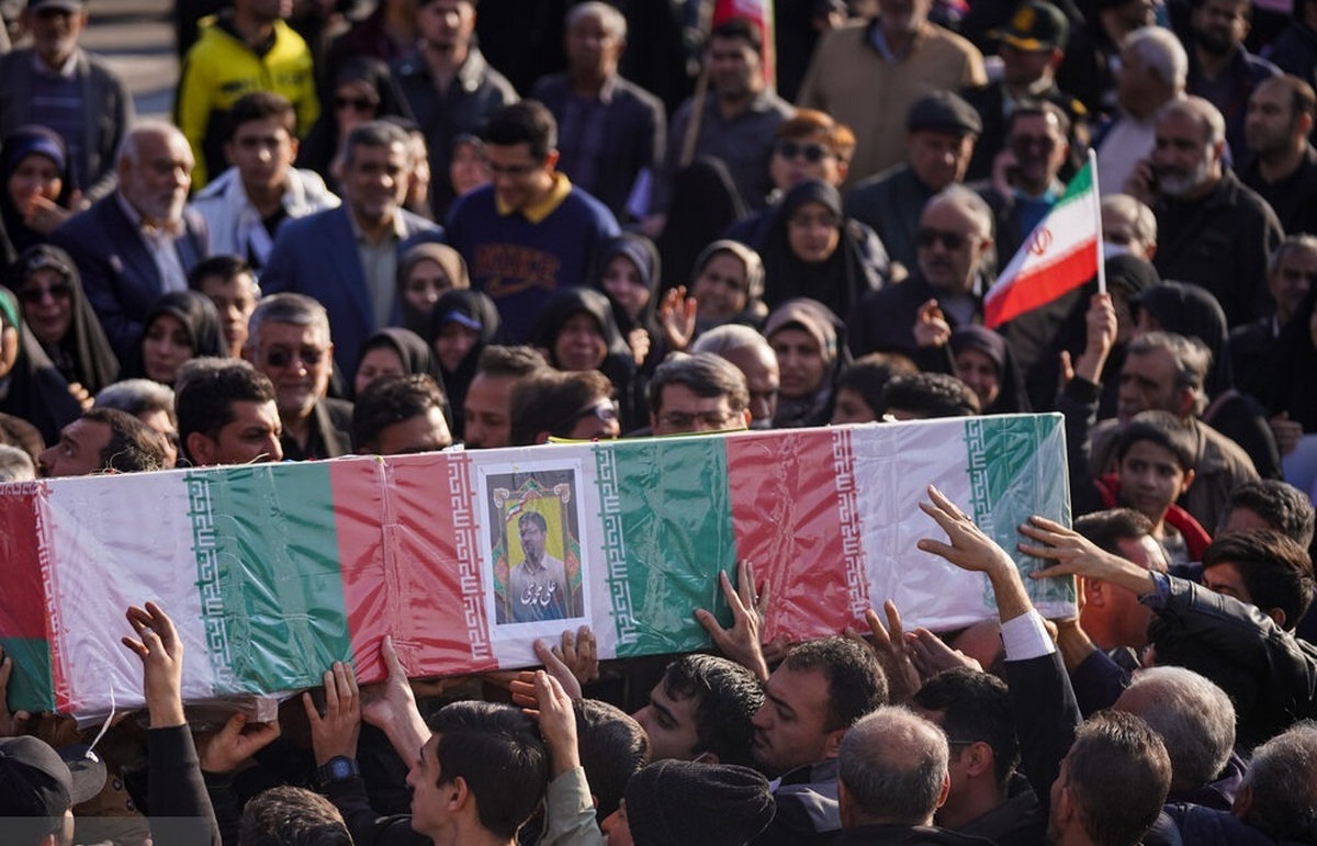 تشییع پیکر شهدای مدافع امنیت در شیراز + فیلم