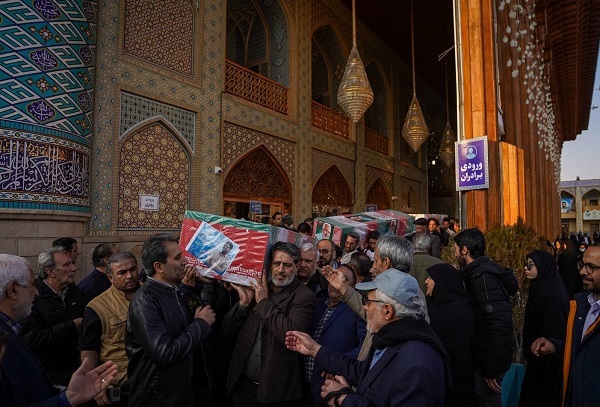 خاکسپاری 3 تن از شهدای مدافع امنیت در حرم شاهچراغ + عکس خاکسپاری 3 تن از شهدای مدافع امنیت در حرم شاهچراغ + عکس