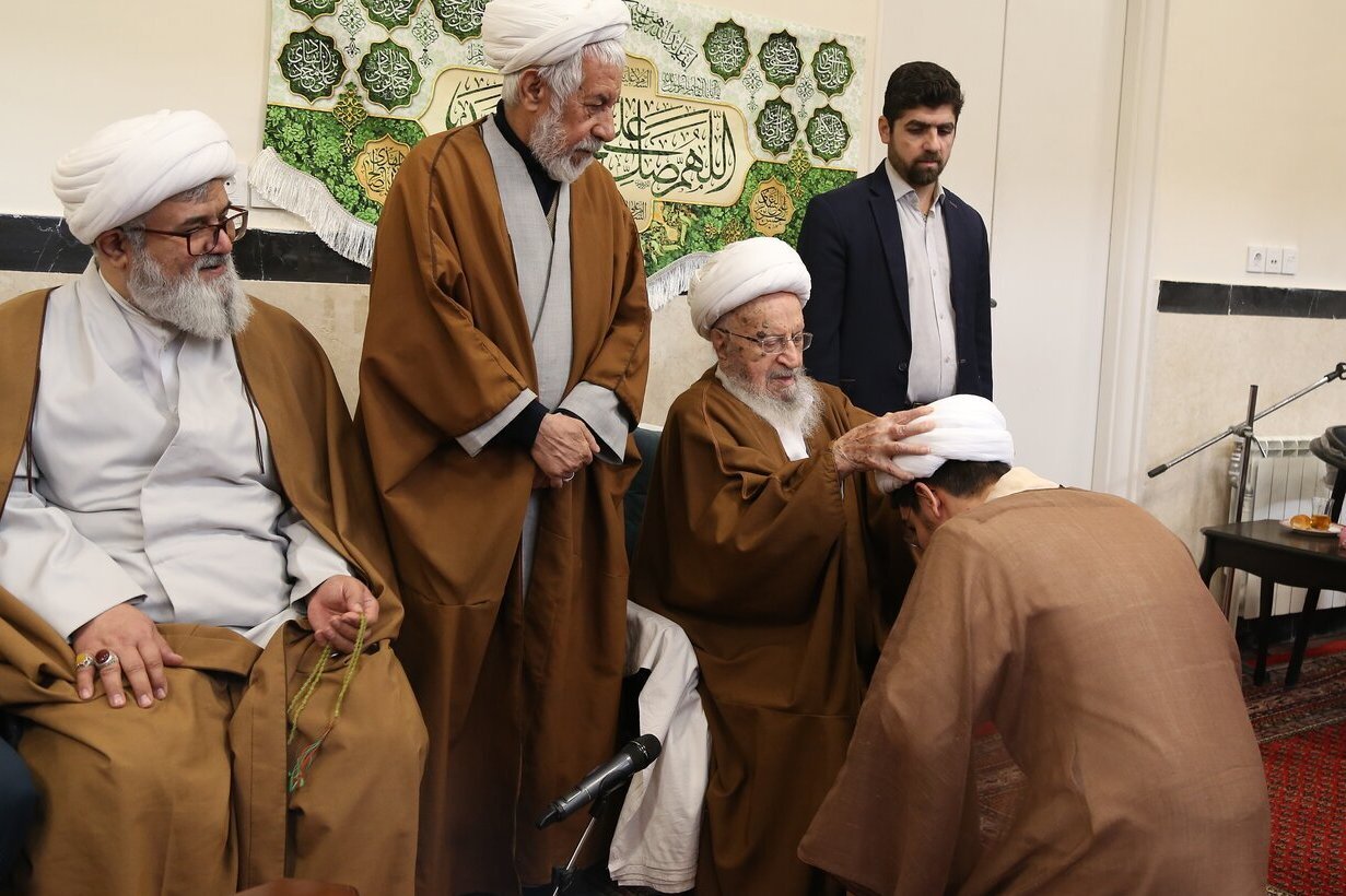 برگزاری مراسم جشن مبعث پیامبر اعظم در بیوت مراجع عظام تقلید