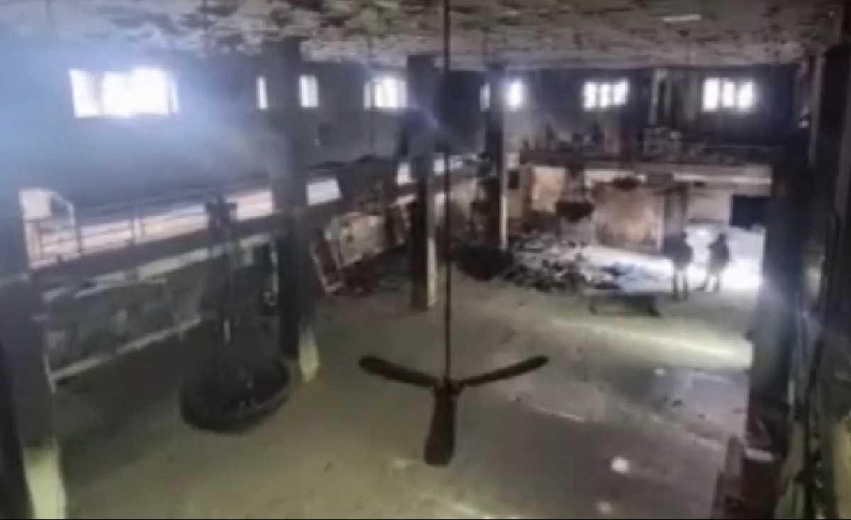 فیلم| روایتی از مسجدی که توسط اغتشاشگران در شیراز به آتش کشیده شد