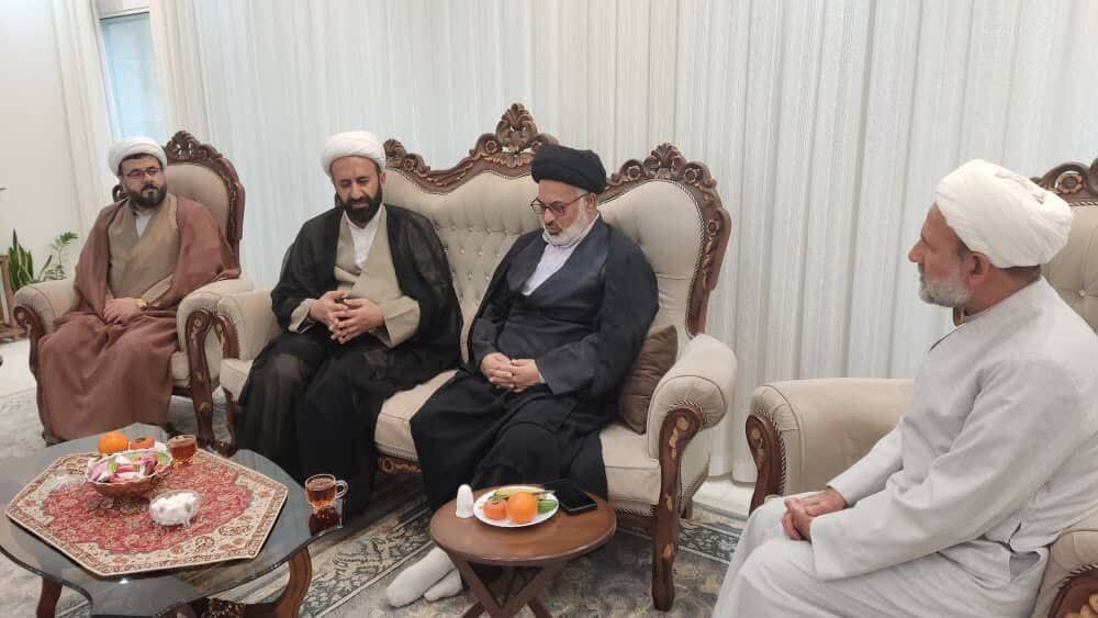 دیدار معاون حوزه‌های علمیه باخانواده‌های شهدا،جانبازان وایثارگران روحانی در کاشان
