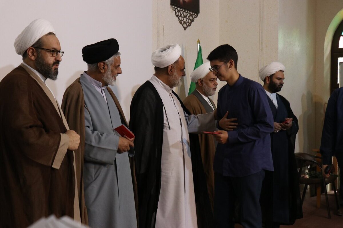 مراسم تلبس؛ نقطه عزیمت طلاب به ساحت جهاد علمی و اخلاقی