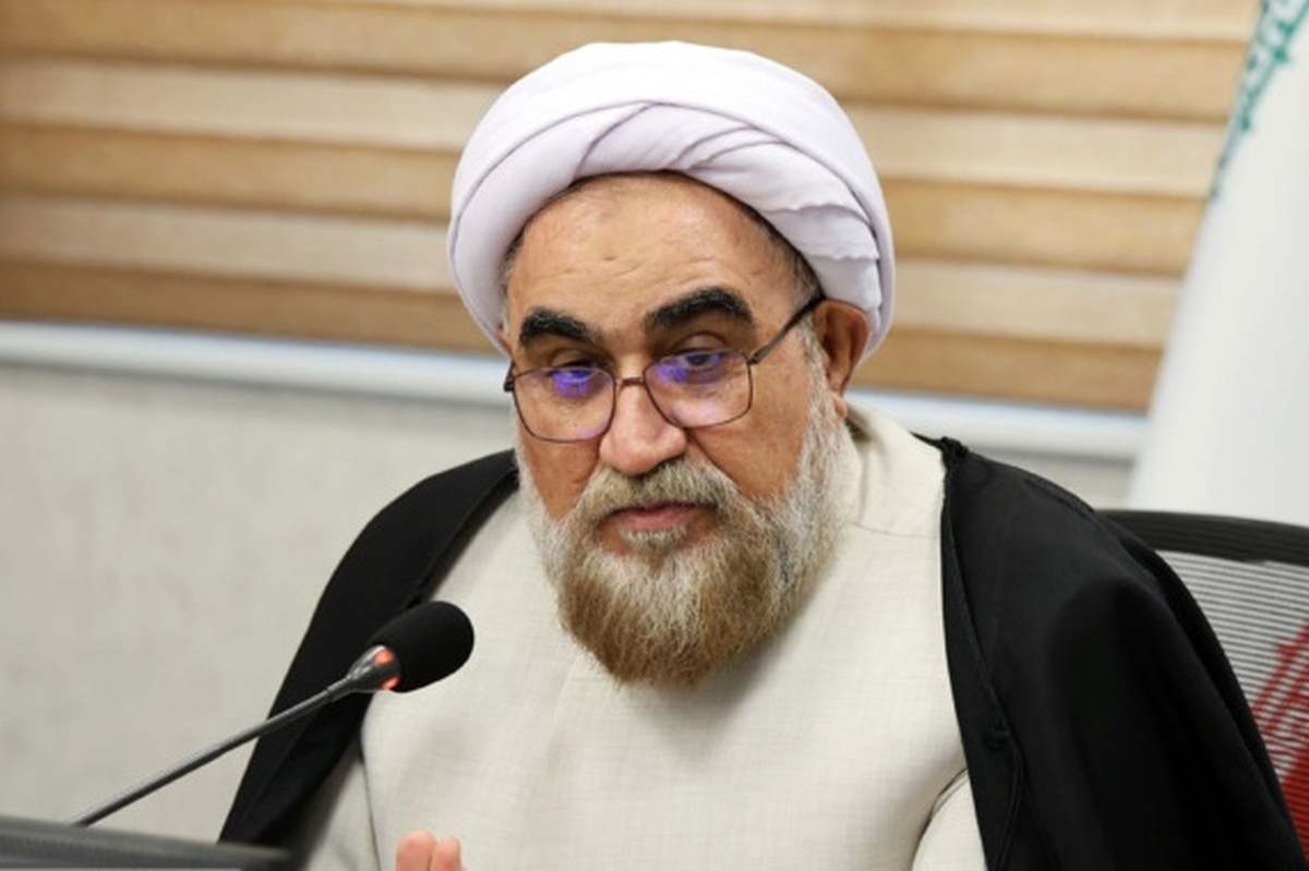 رهبر انقلاب، یک حکمرانِ نظریه‌پرداز و جریان‌ساز است