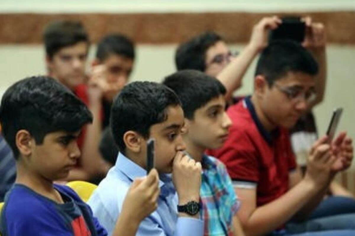 آسیب‌شناسی رابطه علم و دانش‌آموزان نسل Z و آلفا