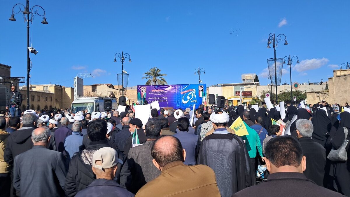 پاسخ مردم شیراز به هرگونه توطئه آفرینی دشمن در راهپیمایی ۹ دی