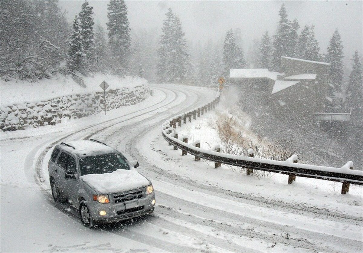 برف و باران در جاده‌های ۱۸ استان/ ۷ محور شریانی مسدود شد