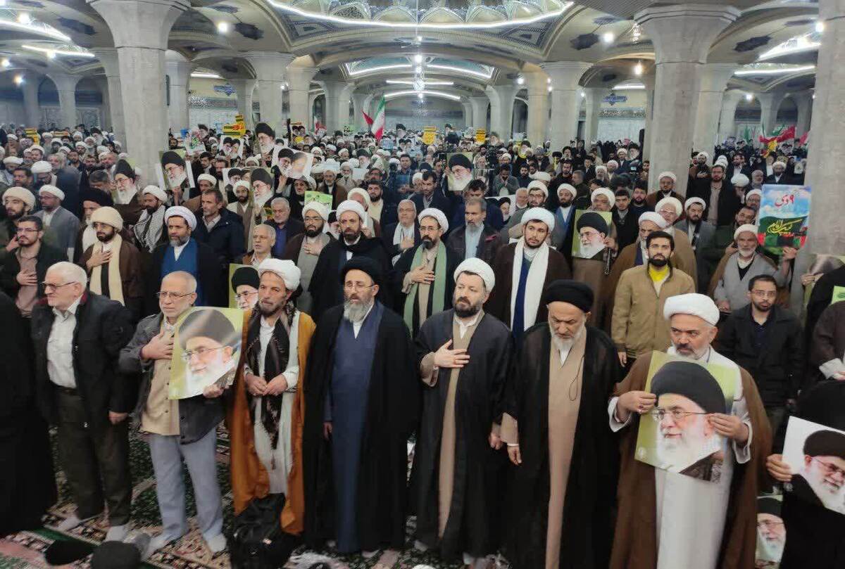 تجمع بزرگ حوزویان و مردم قم در سالروز حماسه ۹ دی برگزار شد