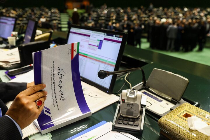 مبنای تصمیم‌های اقتصادی دولت غلط است/ کسری مصنوعی، گرانی واقعی و فشار بر مردم است