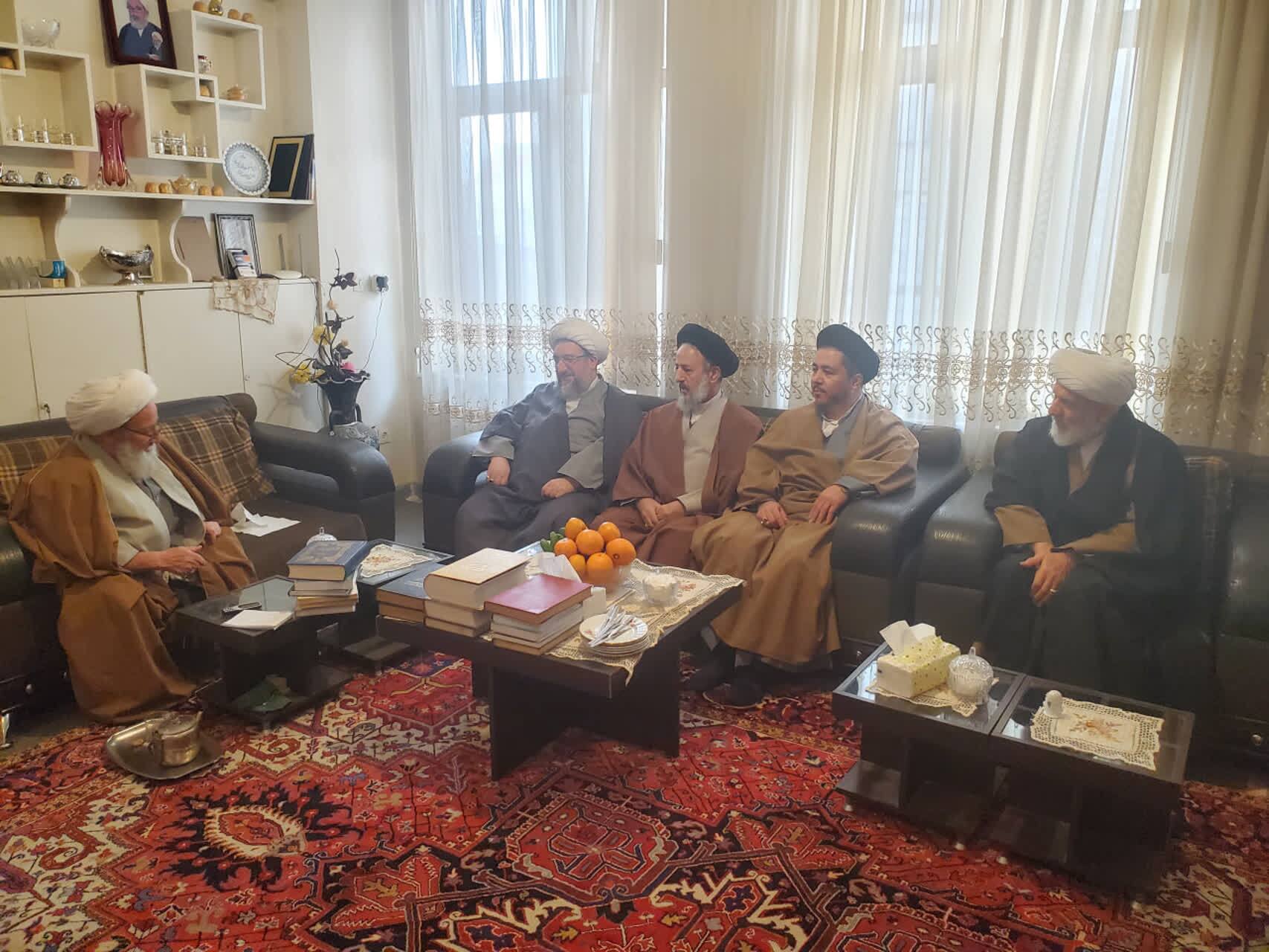 دیدار امام جمعه تبریز با علمای پیشکسوت استان