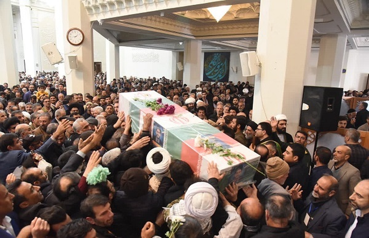 شهید روحانی مدافع امنیت در شیراز تشییع شد