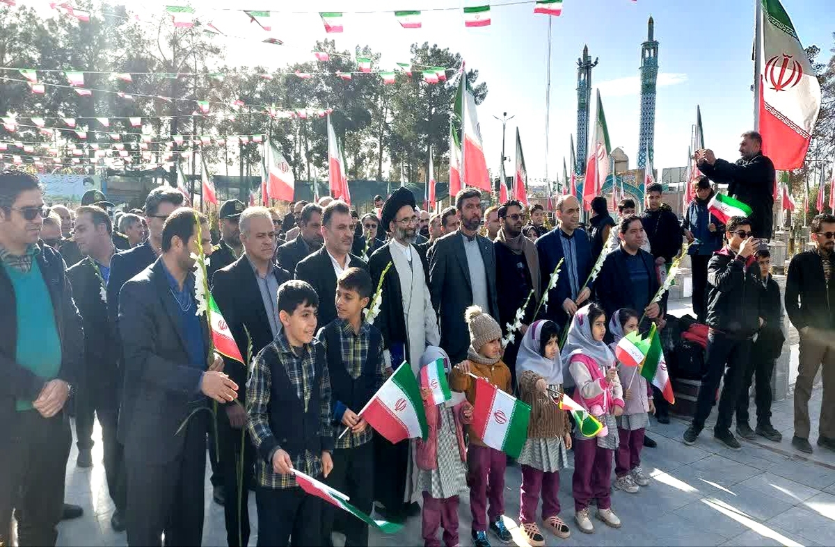 جشن‌های نیمه شعبان ویوم الله دهه فجر در کاشان آغاز شد