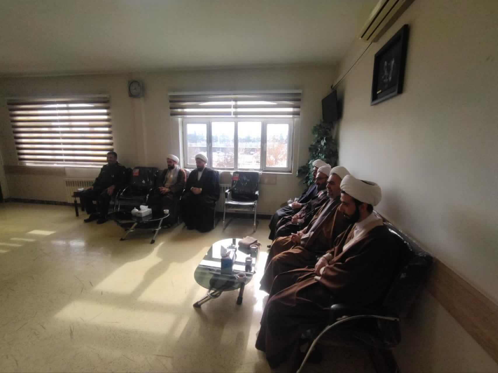 تجدید میثاق علما و اساتید حوزه علمیه بناب با سپاه پاسداران در واکنش به گستاخی اتحادیه اروپا+ تصاویر تجدید میثاق علما و اساتید حوزه علمیه بناب با سپاه پاسداران در واکنش به گستاخی اتحادیه اروپا+ تصاویر