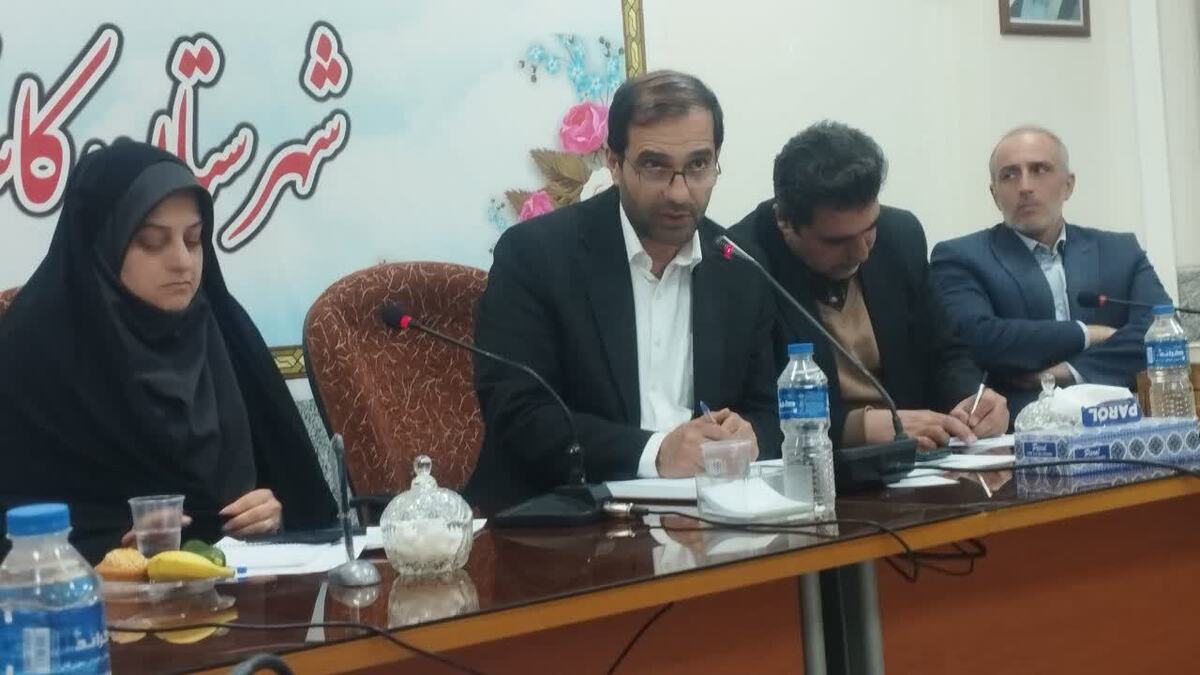 دبیرستان امام خمینی کاشان ۱۰۴ شهید تقدیم انقلاب کرد