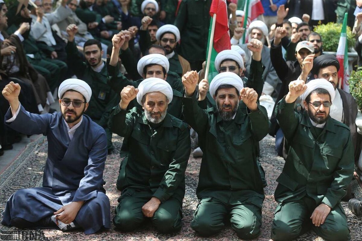 سپاه پاسداران خط قرمز هویتی ملت ایران است