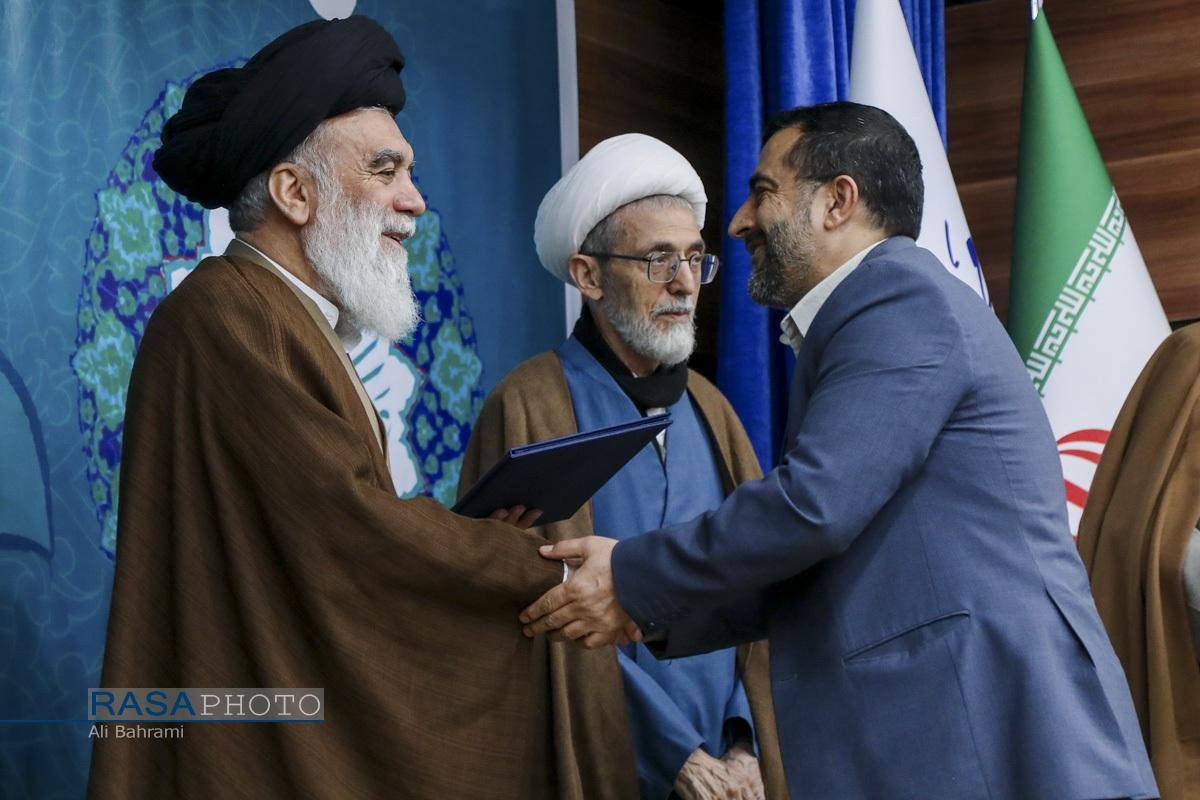 تجلیل از گزارشگران برتر و رونمایی از دو اثر علمی در مرکز تحقیقات اسلامی مجلس