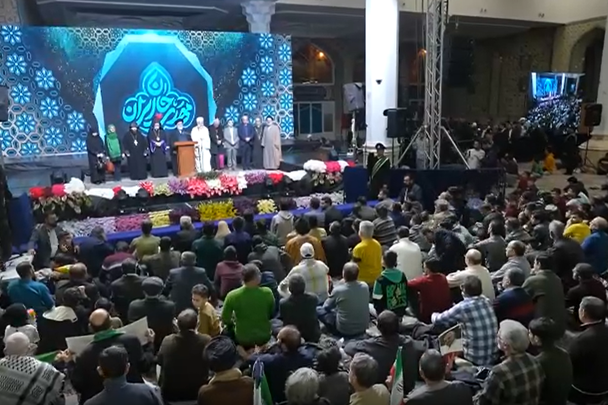 جشن ولادت حضرت ولی‌عصر با حضور نمایندگان ادیان و مذاهب در مسجد مقدس جمکران برگزار شد