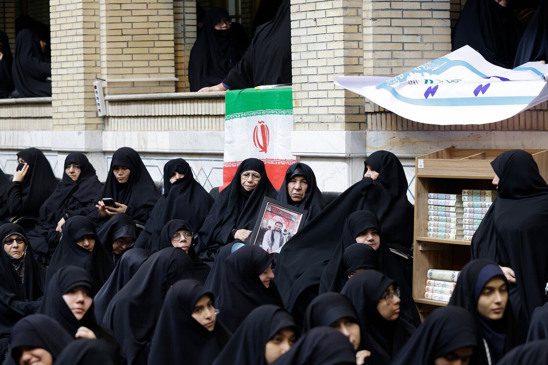 اجتماع بزرگ حوزویان مشهد در دفاع از ولایت؛ تجدید میثاق با خانواده‌های شهدا + تصاویر