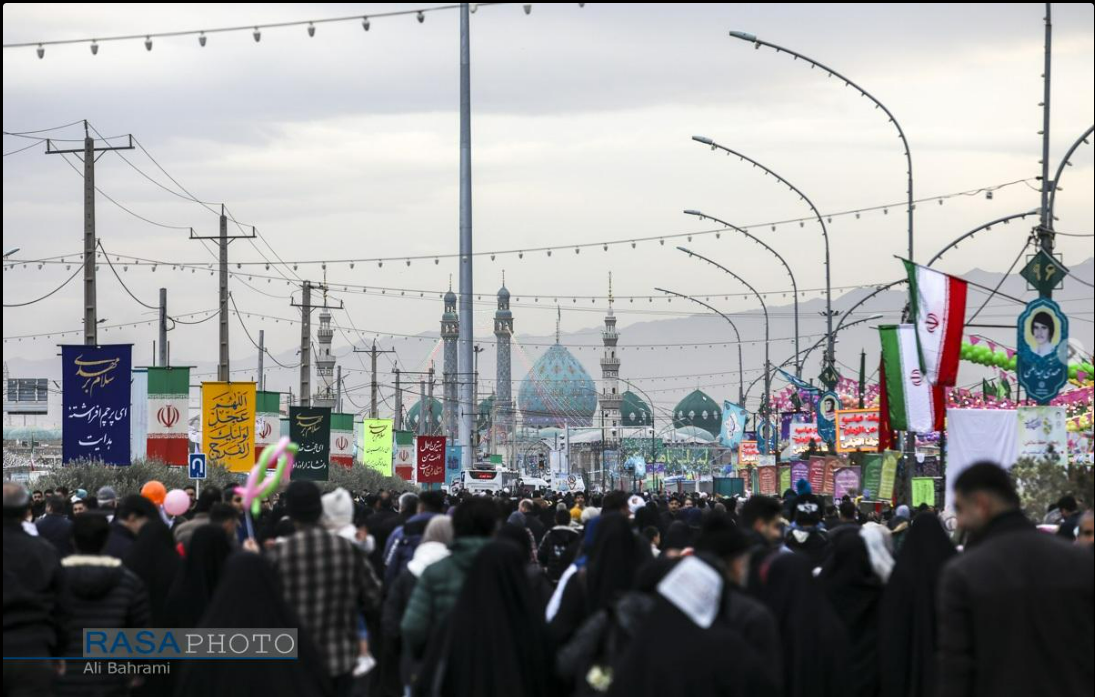 در مسیر جمکران، انتظار قدم می‌زد