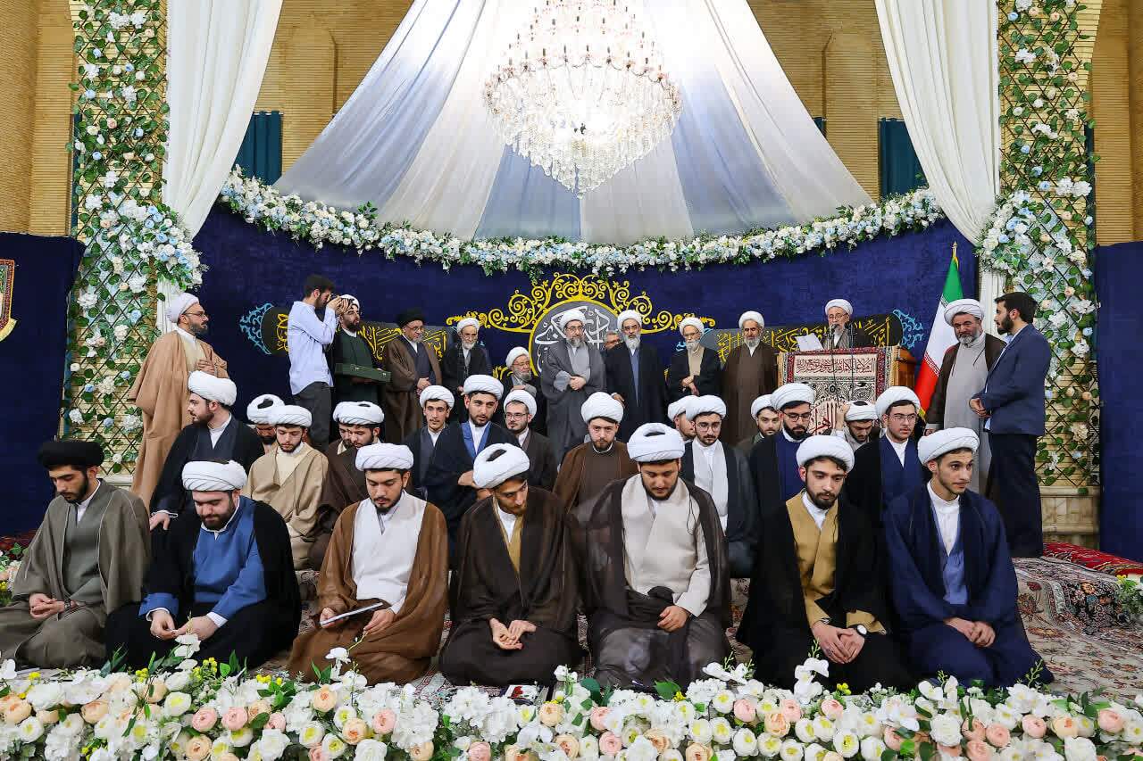 مراسم تلبس طلاب حوزه علمیه حضرت ولی‌عصر(عج) بناب برگزار شد+ تصاویر