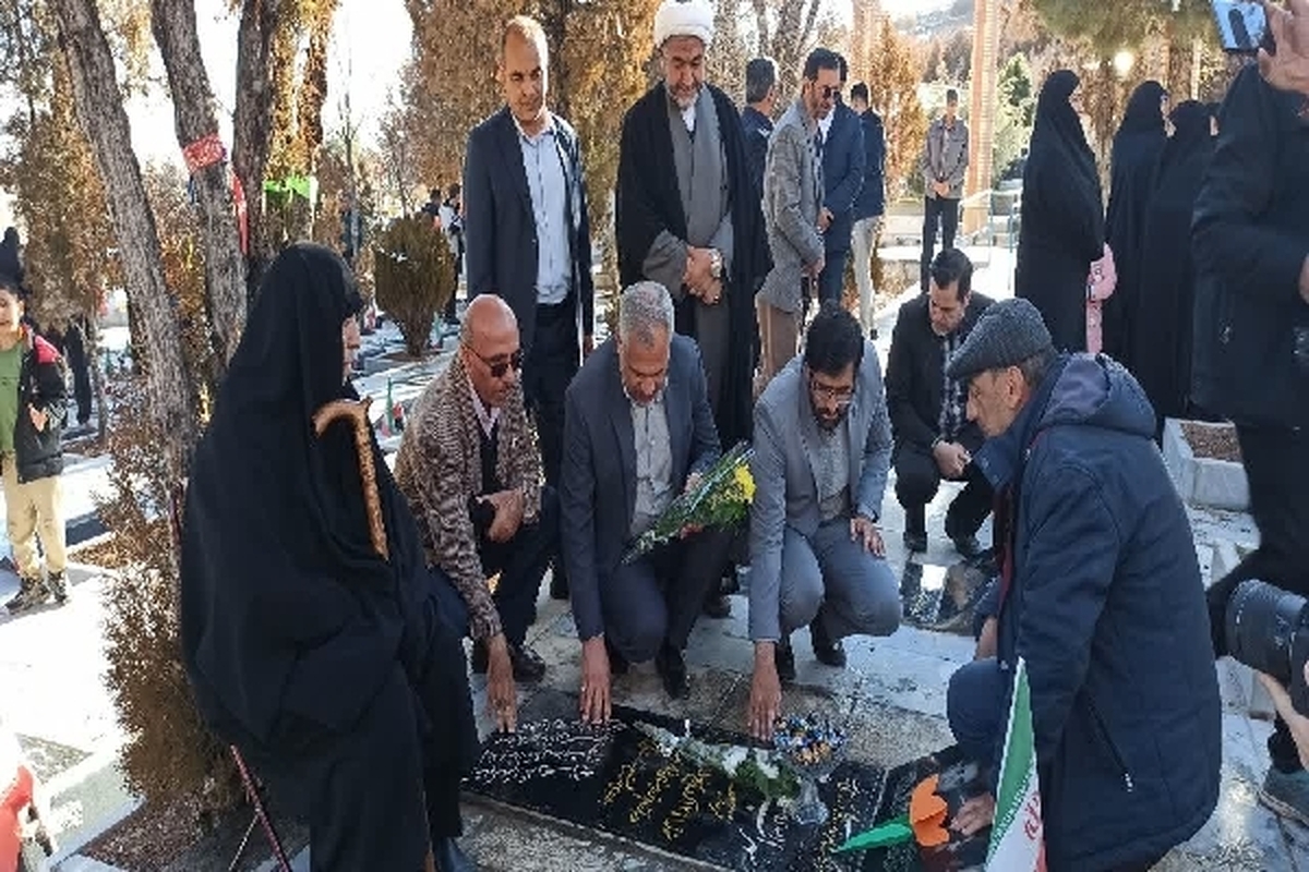 برگزاری آیین «میهمانی لاله‌ها» در ۳۰۹ گلزار شهدای چهارمحال و بختیاری + عکس