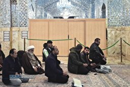 بی‌هیاهو، بی‌تشریفات و همانند مردم