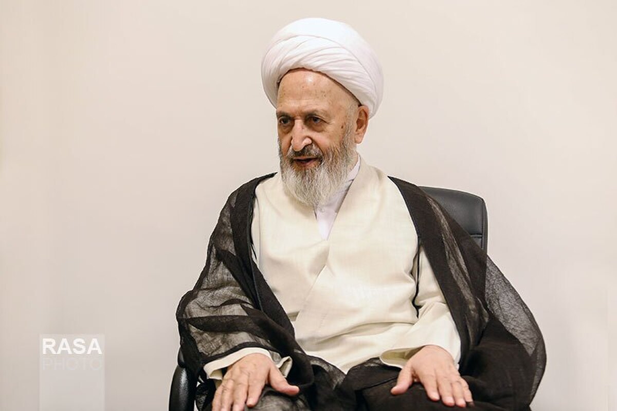 نظر آیت‌الله سبحانی درباره موتورسواری بانوان