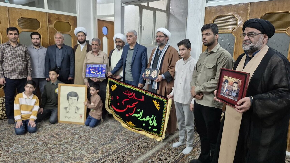 مردم و مسئولان قدردان خون پاک شهدا باشند