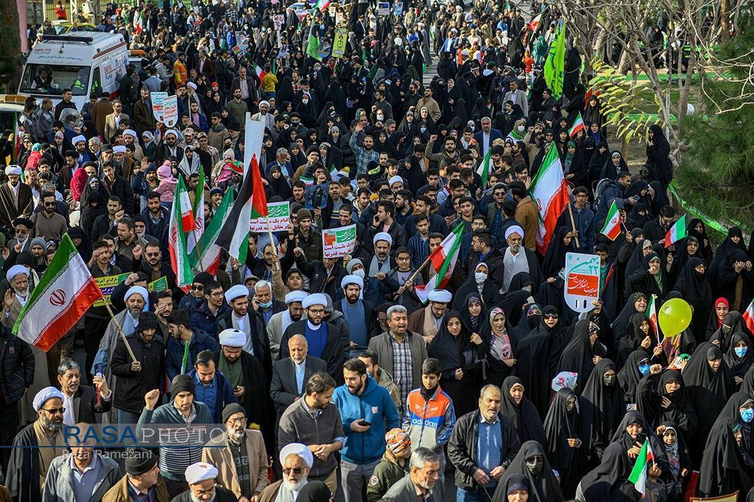 آغاز راهپیمایی ۲۲ بهمن با حضور گسترده مردم