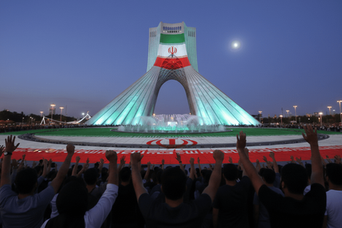 گلبانگ «الله‌ اکبر» در سراسر ایران طنین انداز شد