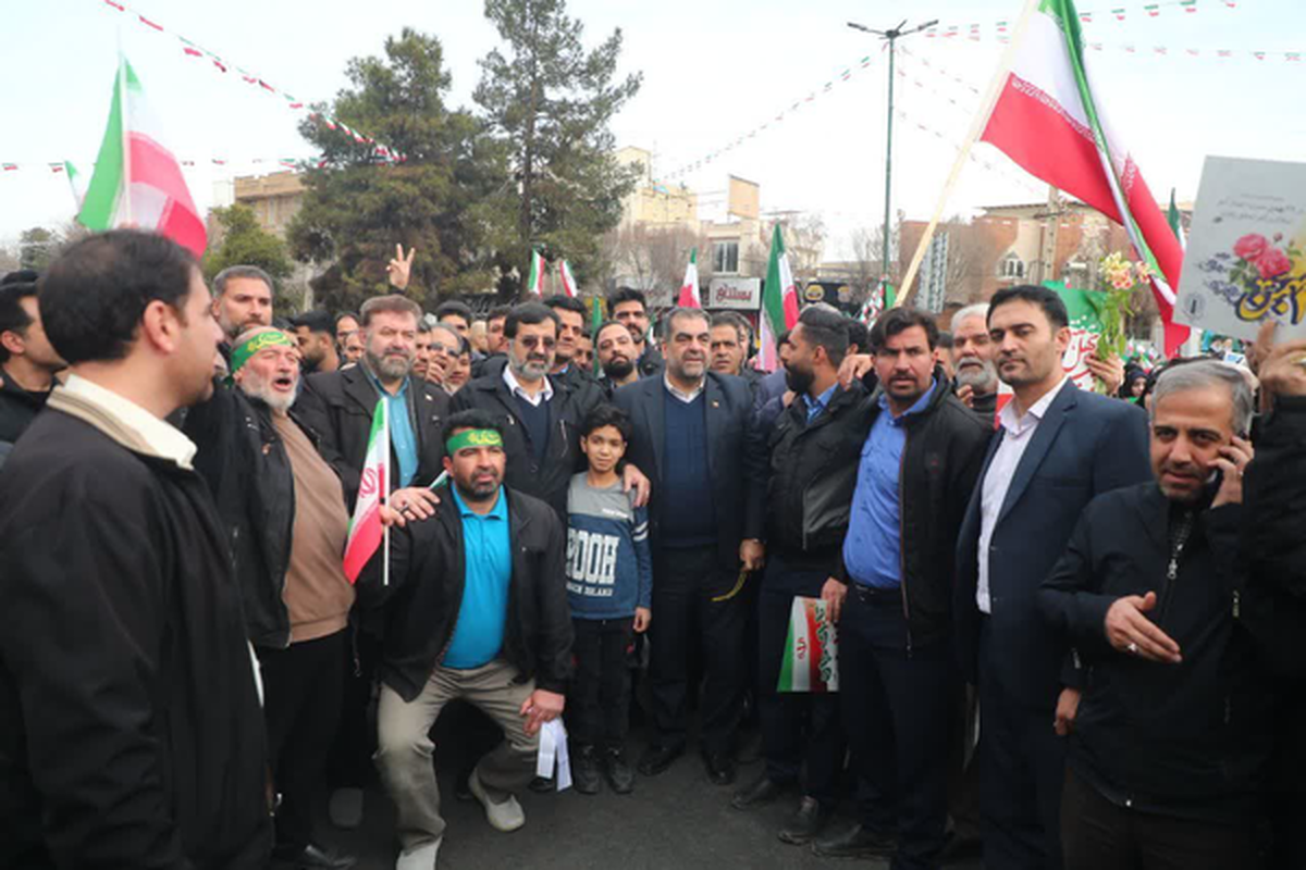 استاندار قم: ملت ایران تحت هیچ فشاری تسلیم نخواهد شد