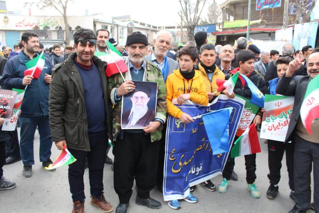 حضور پرشور و دشمن‌شکن مردم بناب در راهپیمایی یوم‌الله ۲۲ بهمن+ تصاویر