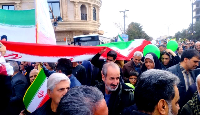 مردم کاشان در راهپیمایی ۲۲ بهمن حمایت خود را از نظام اسلامی اعلام کردند + عکس
