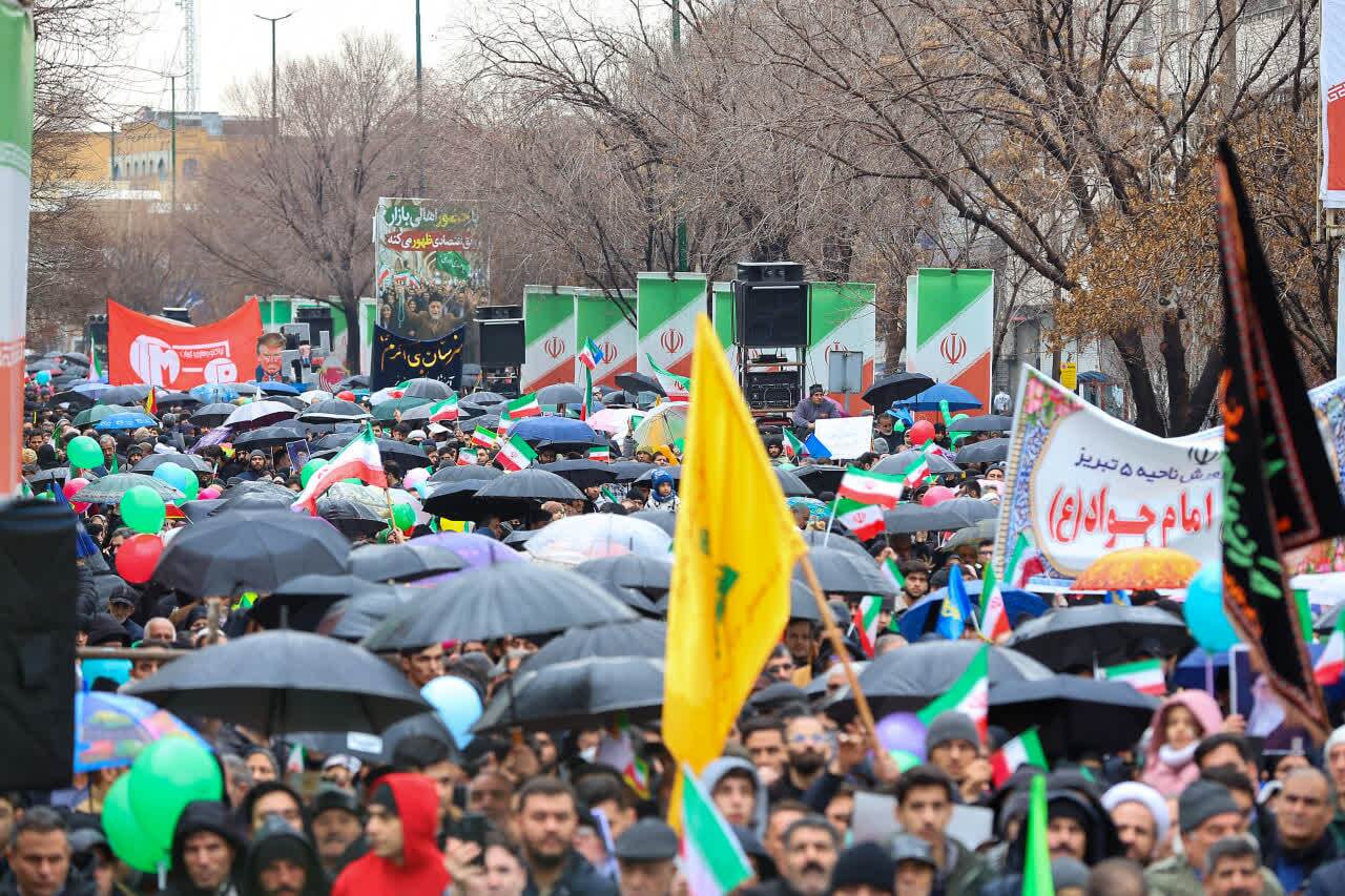 تبریز در ۲۲ بهمن فریاد عزت، ولایت و ایستادگی شد+ تصاویر