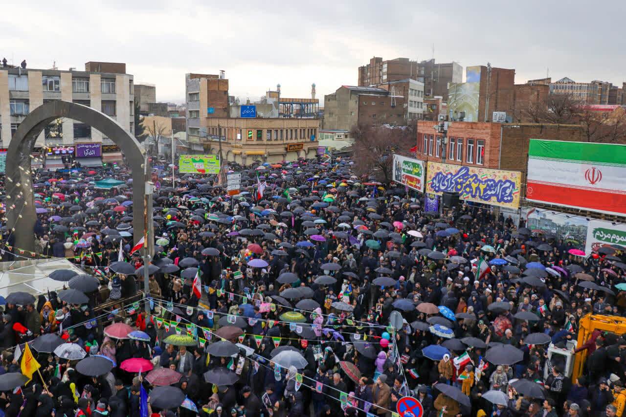 تبریز در ۲۲ بهمن فریاد عزت، ولایت و ایستادگی شد+ تصاویر