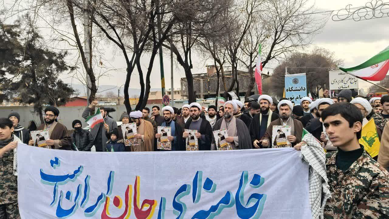 طلاب تبریز در صف نخست ولایت؛ «خامنه‌ای جان ایران است» طنین بیعت حوزه با انقلاب در ۲۲ بهمن+ تصاویر