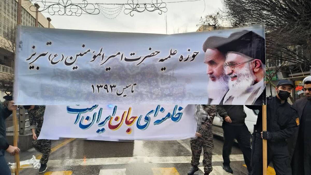 طلاب امیرالمؤمنین تبریز با فریاد «خامنه‌ای جان ایران است» ۲۲ بهمن را به صحنه انفجار ایمان بدل کردند