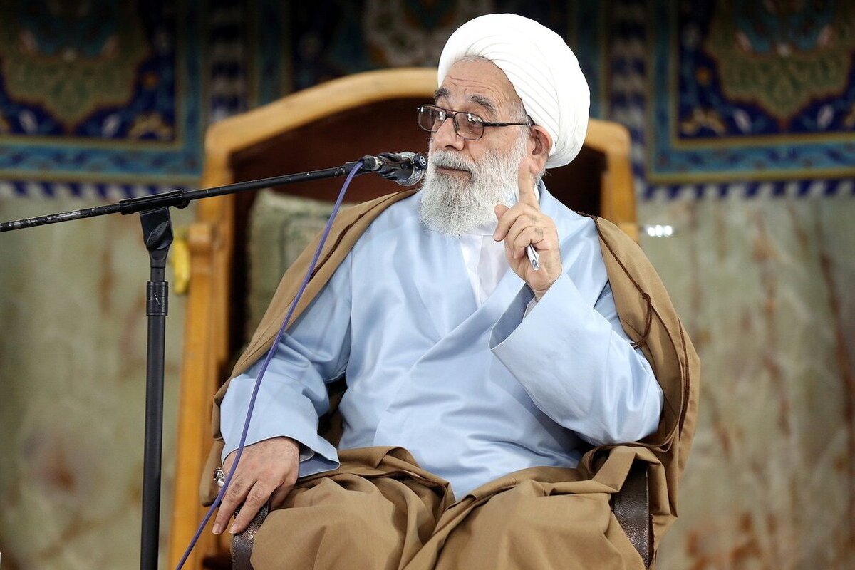 تربیت چندبعدی طلاب، راهکار حوزه برای احیای نقش هدایتگری جامعه است