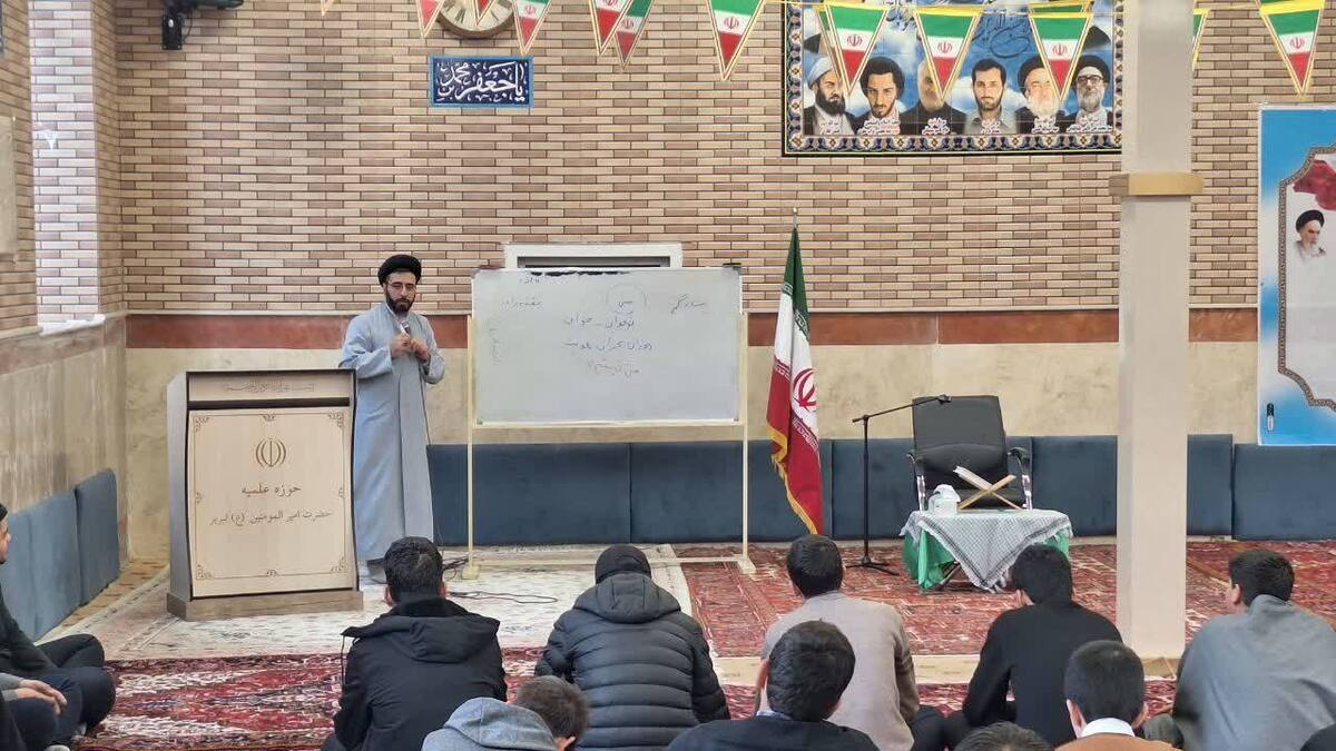 نشست انگیزشی «نقشه راه در مسیر سربازی امام زمان»