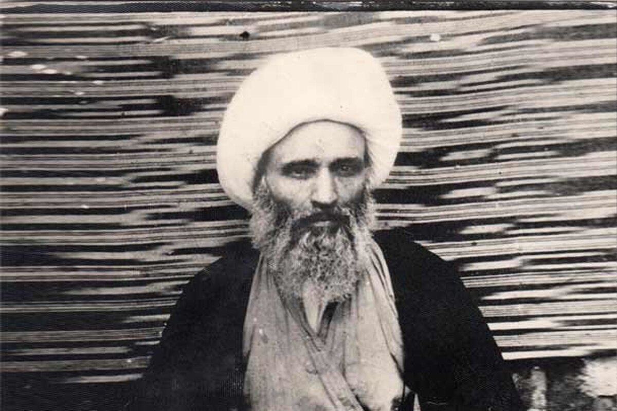 کدام مرجع تقلید همراهی با مخالفان مشروطه را محاربه با امام زمان دانست؟