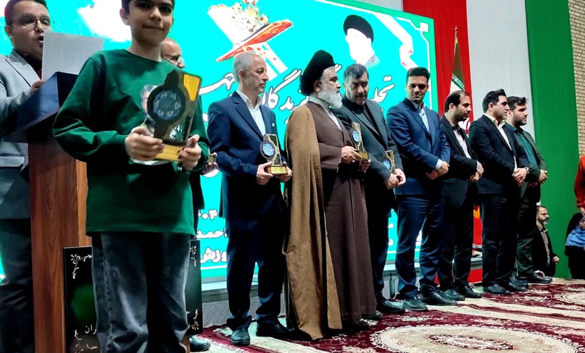 اجلاسیه نماز جامعه کار و تولید کاشان برگزار شد