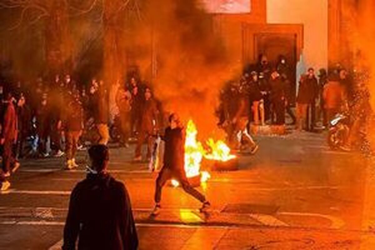 روایتی از آشوبگرانی که در آتش خودشان سوختند و مردم نجاتشان دادند!