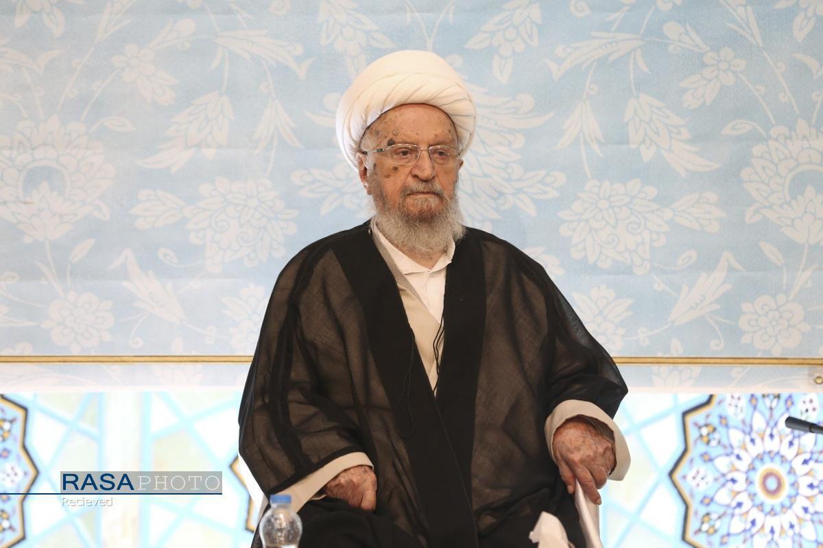 مجاهدت نیروی انتظامی شایسته تقدیر است/ در نماز برای نظام و رهبری دعا می‌کنم