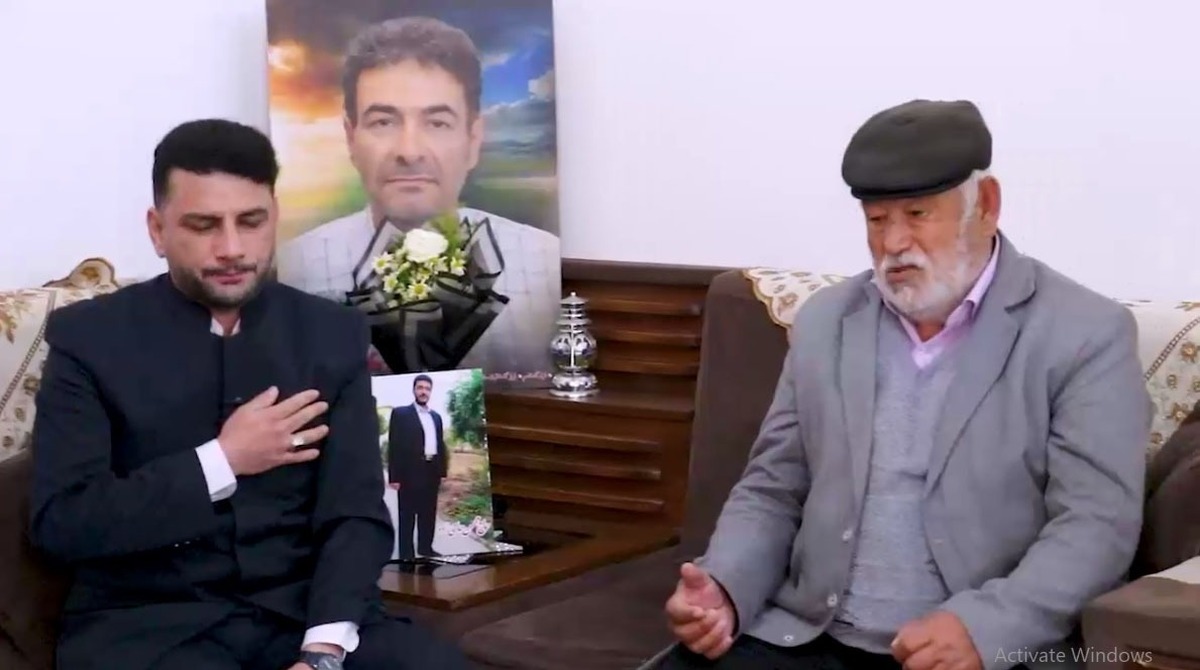 تجلیل خادم یاران رضوی آران و بیدگل از خانواده شهید محسن حاجی زاده بیدگلی