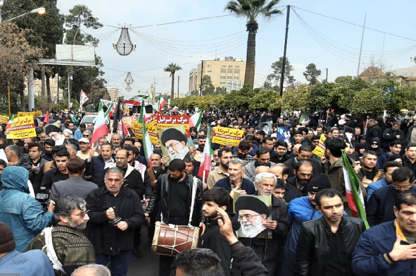 فریاد انتقام خواهی مردم شیراز در پی شهادت رهبر انقلاب اسلامی فریاد انتقام خواهی مردم شیراز در پی شهادت رهبر انقلاب اسلامی