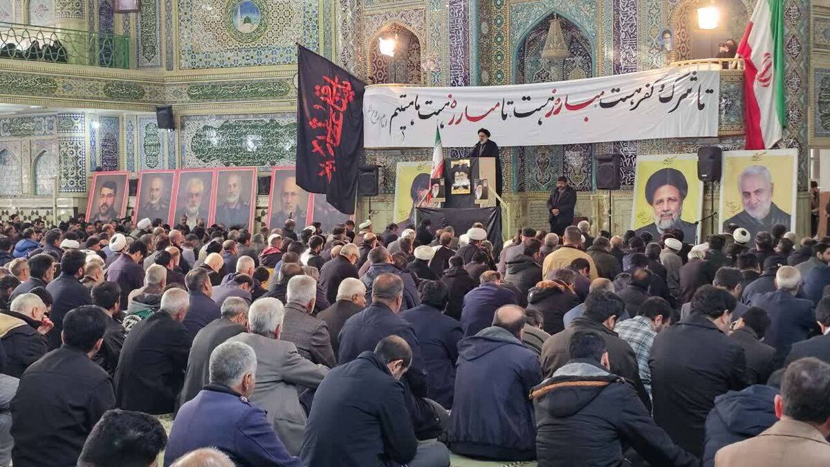 امام خامنه‌ای مانند پیامبران زیست و همچون امامان رهبری کرد