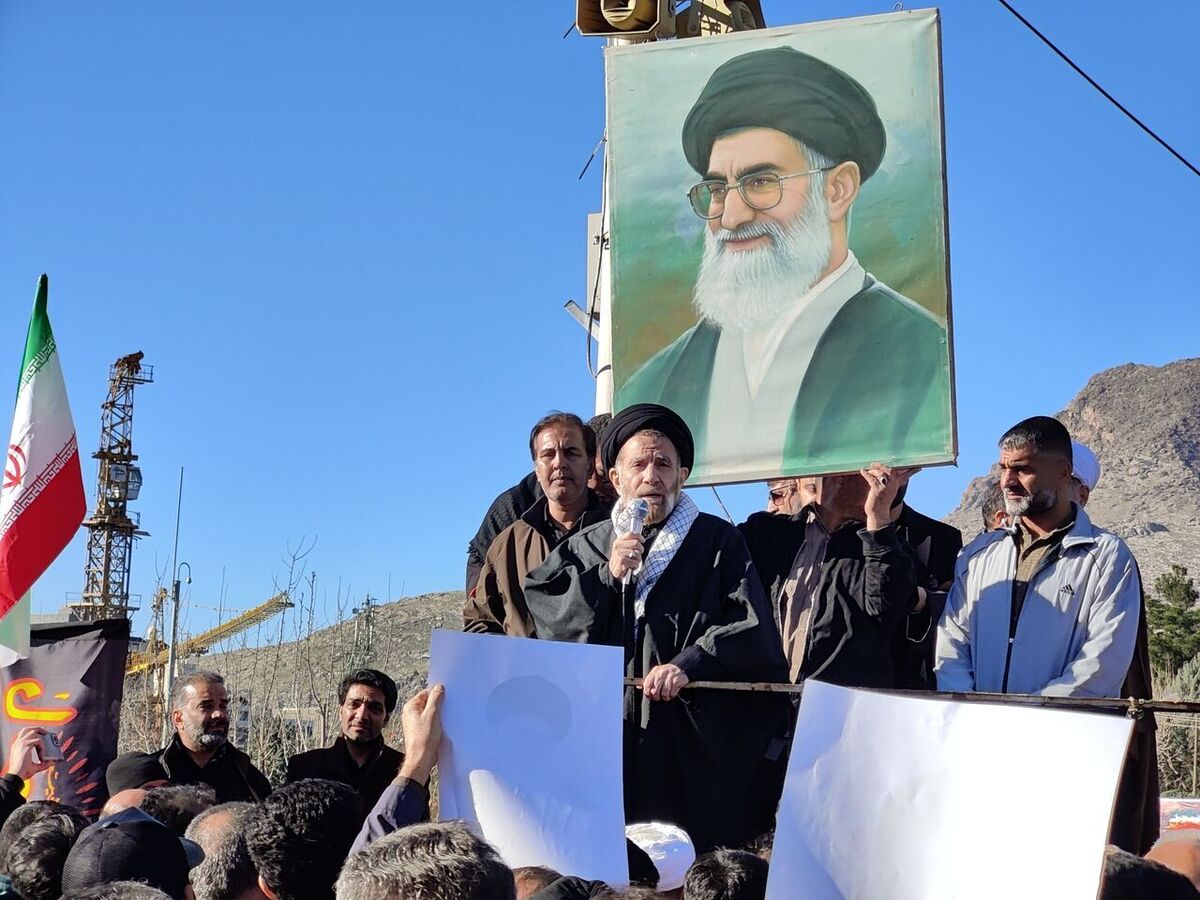 ایران اسلامی عزادار است اما چشم ما به سمت نابودی دشمن است

 