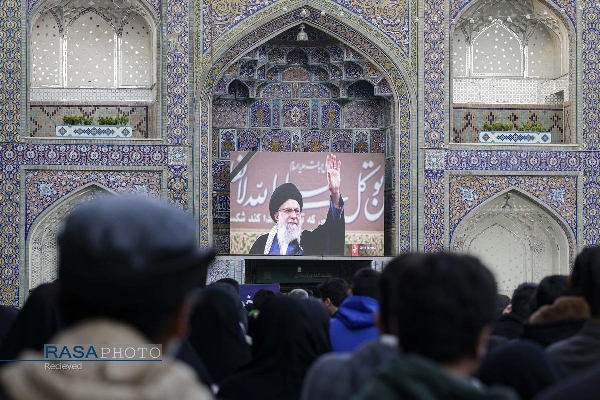 امیدواری، مهم‌ترین درس‌ امام خامنه‌ای است؛ اشک امید امت برای قائد شهید