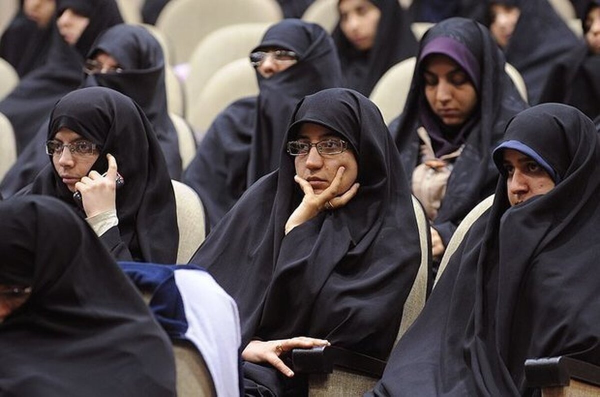 جلسه بصیرت‌افزایی طلاب اهر پس از حملات اخیر دشمن
