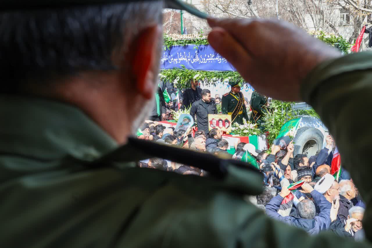 تشییع باشکوه پیکر ۱۲ شهید اقتدار آذربایجان شرقی با حضور گسترده مردم و مسئولان+ تصاویر
